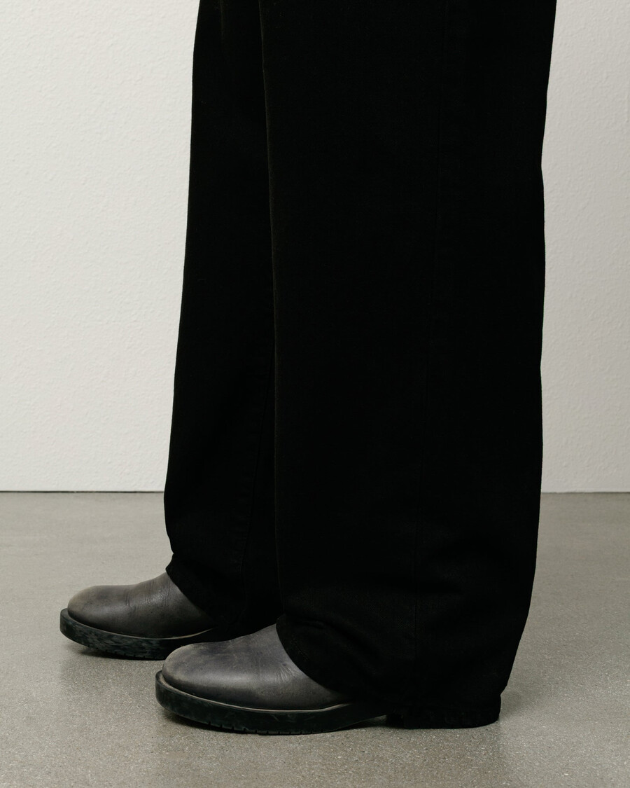 pantaloni grandi e tinti