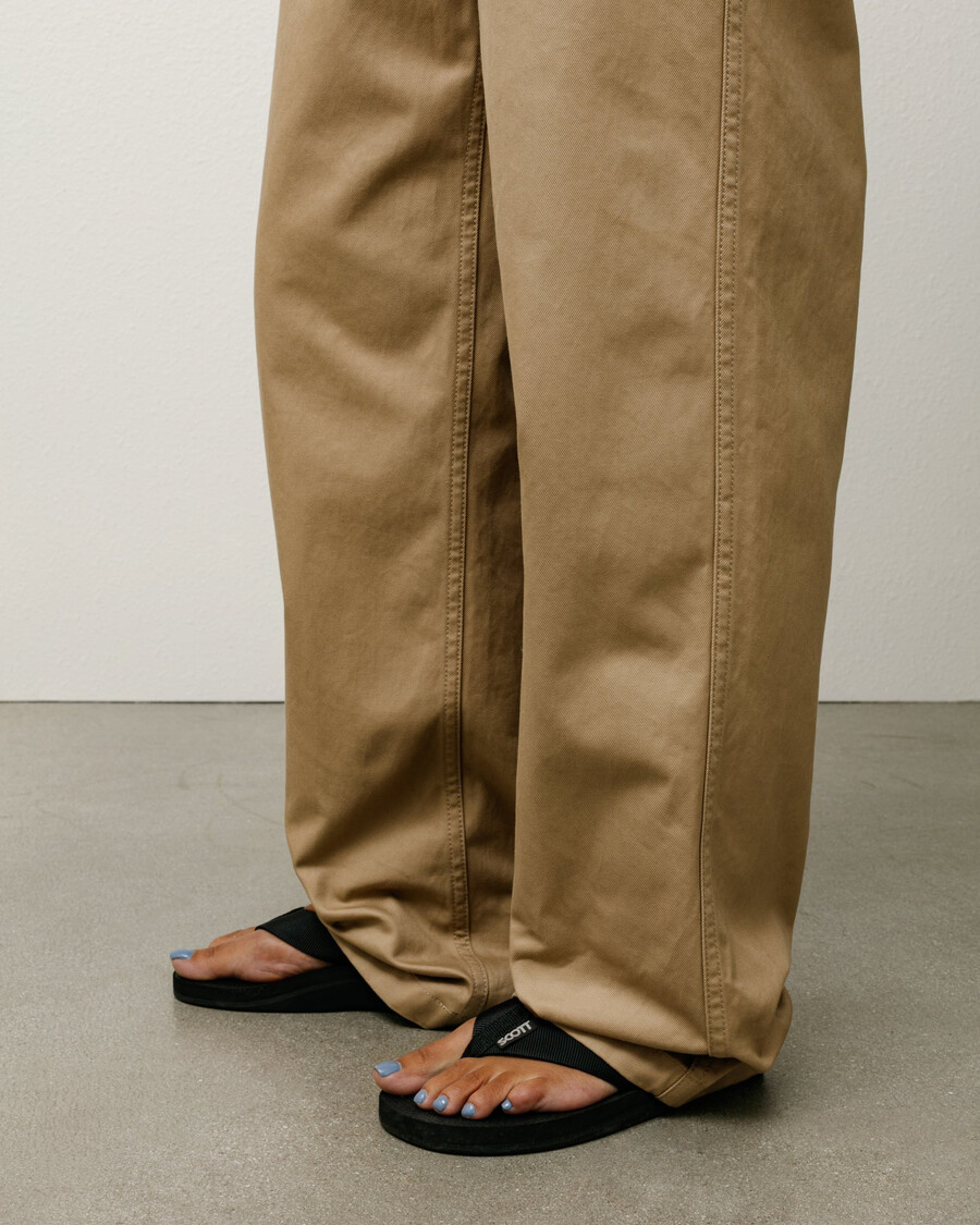 pantaloni chino
